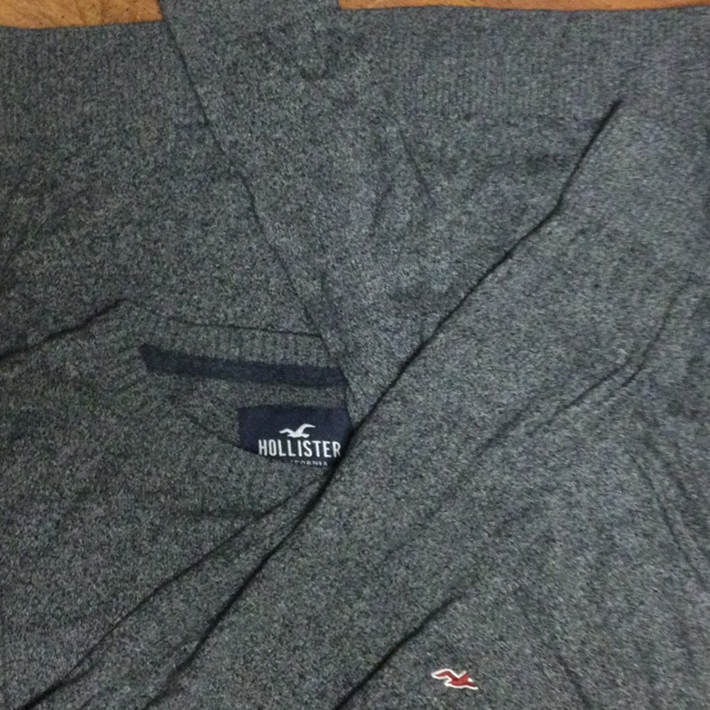 Hollister men’s size large sweater - Picture 3 of 4